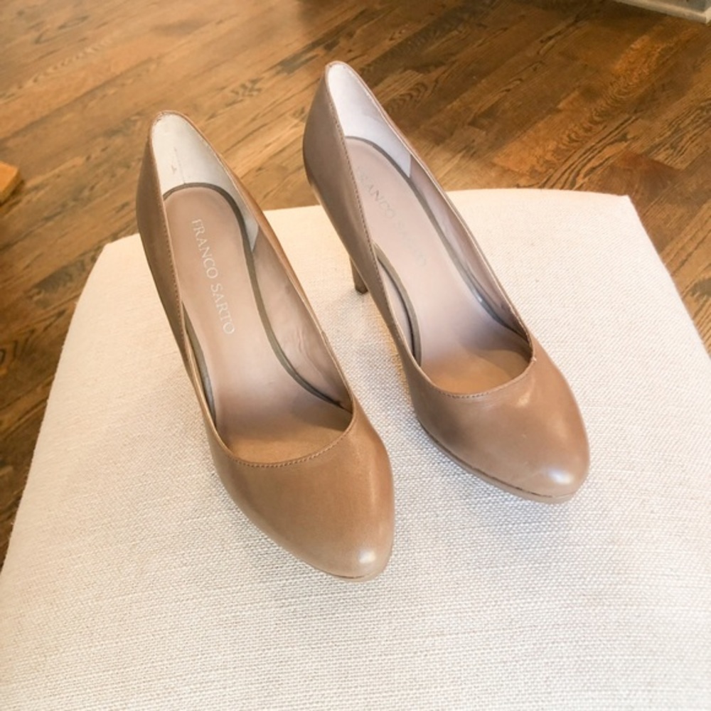 Franco Sarto Pumps in Beige Size 8